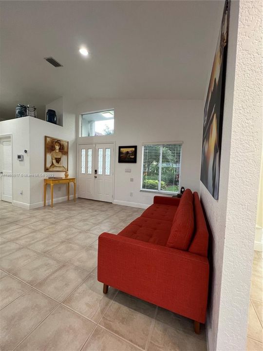 Recently Rented: $4,800 (3 beds, 2 baths, 1421 Square Feet)