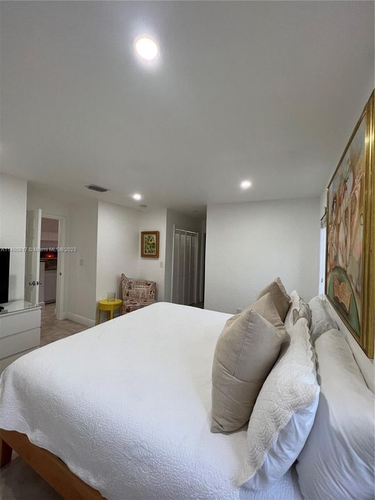 Recently Rented: $4,800 (3 beds, 2 baths, 1421 Square Feet)