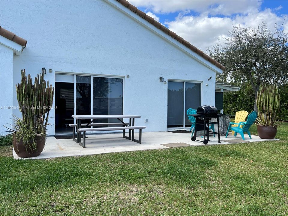 Recently Rented: $4,800 (3 beds, 2 baths, 1421 Square Feet)