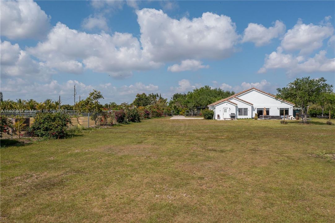 Recently Rented: $4,800 (3 beds, 2 baths, 1421 Square Feet)