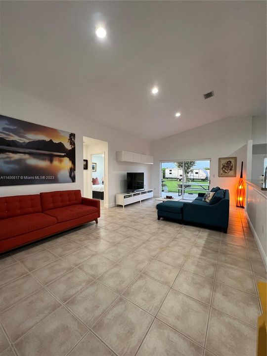 Recently Rented: $4,800 (3 beds, 2 baths, 1421 Square Feet)