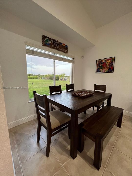 Recently Rented: $4,800 (3 beds, 2 baths, 1421 Square Feet)