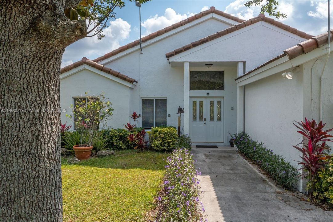 Recently Rented: $4,800 (3 beds, 2 baths, 1421 Square Feet)