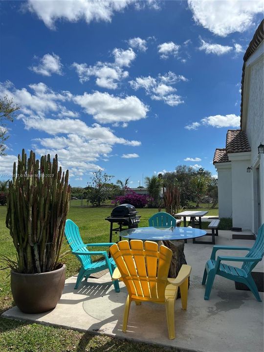 Recently Rented: $4,800 (3 beds, 2 baths, 1421 Square Feet)