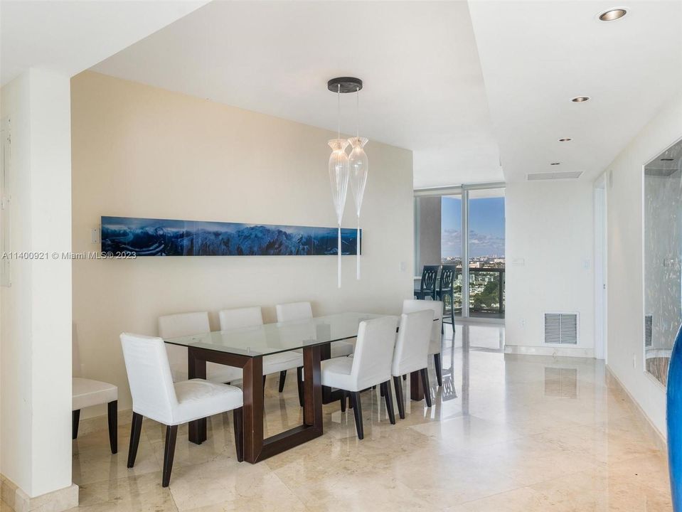 Recientemente alquilado: $15,000 (3 camas, 2 baños, 2008 Pies cuadrados)