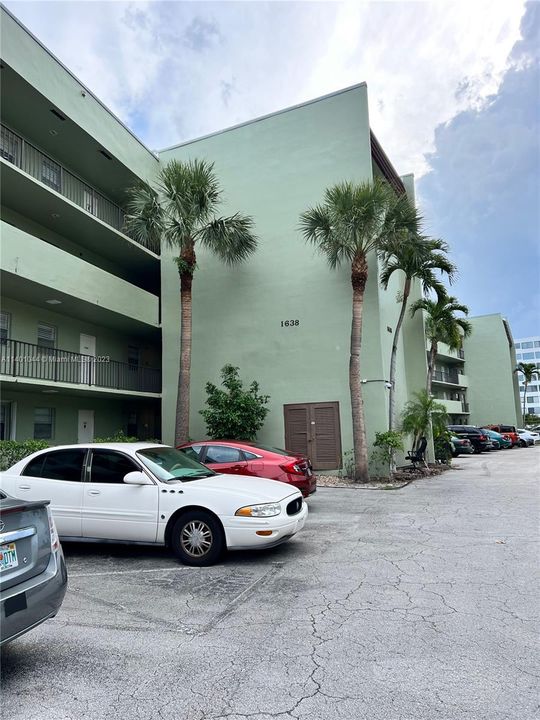 Recently Sold: $184,900 (2 beds, 2 baths, 835 Square Feet)