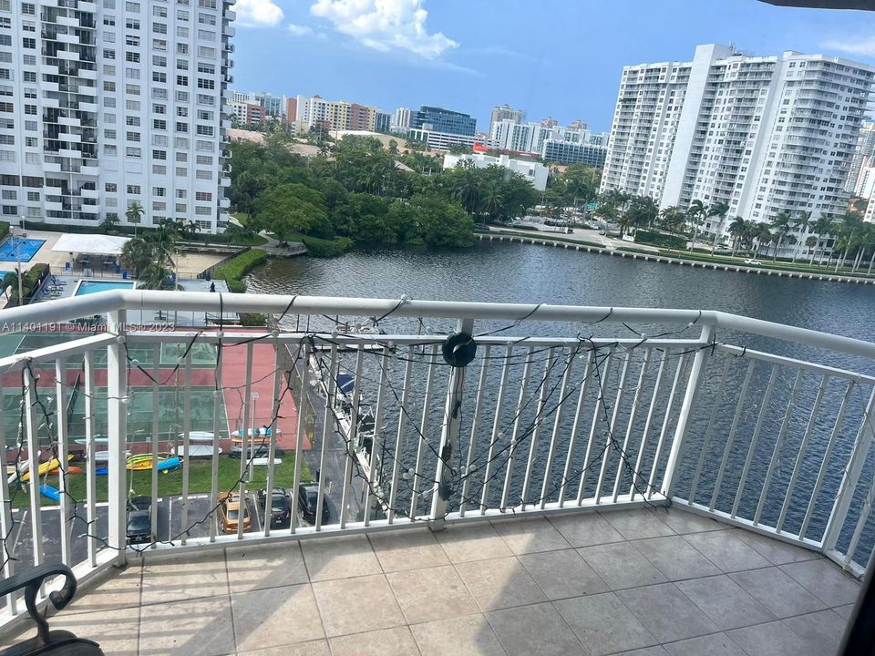 Recently Sold: $275,000 (2 beds, 2 baths, 1251 Square Feet)