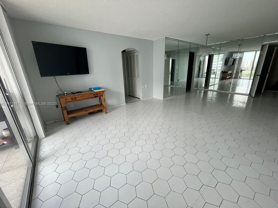 Recently Sold: $275,000 (2 beds, 2 baths, 1251 Square Feet)