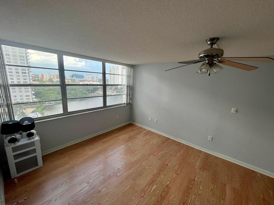 Recently Sold: $275,000 (2 beds, 2 baths, 1251 Square Feet)