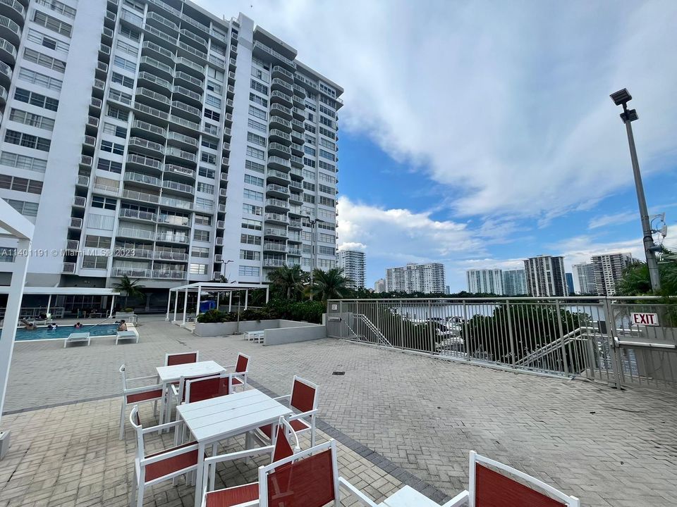 Recently Sold: $275,000 (2 beds, 2 baths, 1251 Square Feet)