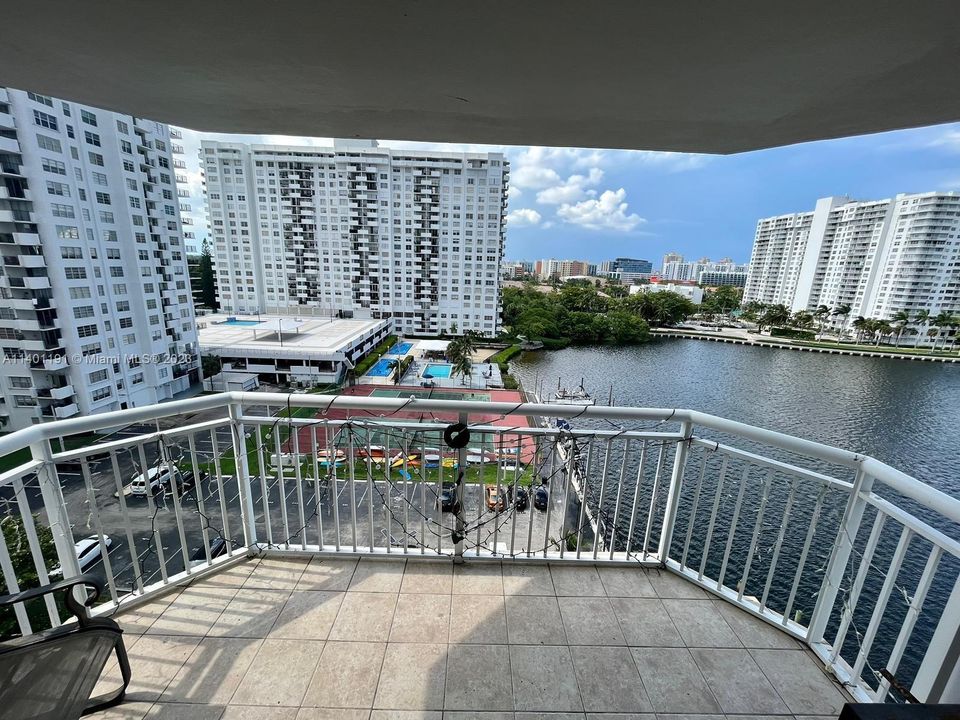 Recently Sold: $275,000 (2 beds, 2 baths, 1251 Square Feet)