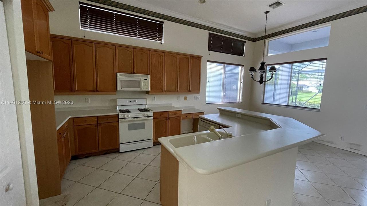 Kitchen - Eat-In-Area