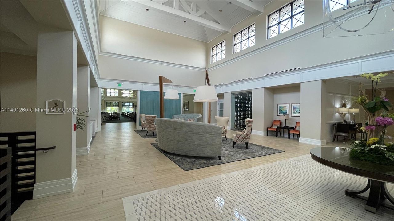 Clubhouse-Lobby-Restaurant