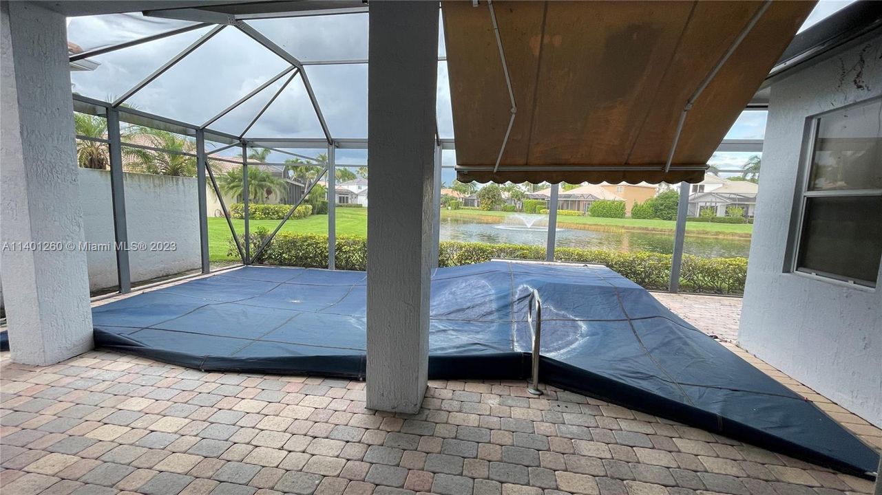 Patio Area-Enclosed Porch