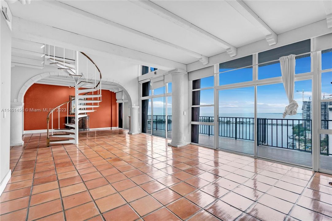 Recently Sold: $1,450,000 (3 beds, 3 baths, 2721 Square Feet)