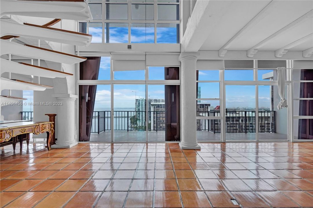 Recently Sold: $1,450,000 (3 beds, 3 baths, 2721 Square Feet)