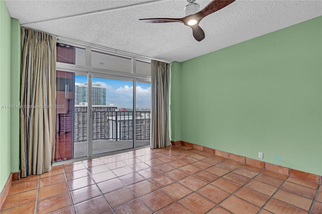 Recently Sold: $1,450,000 (3 beds, 3 baths, 2721 Square Feet)