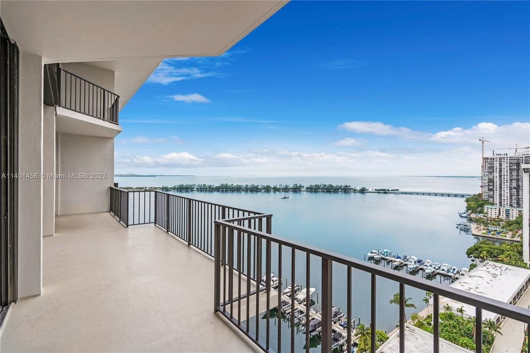 Recently Sold: $1,450,000 (3 beds, 3 baths, 2721 Square Feet)