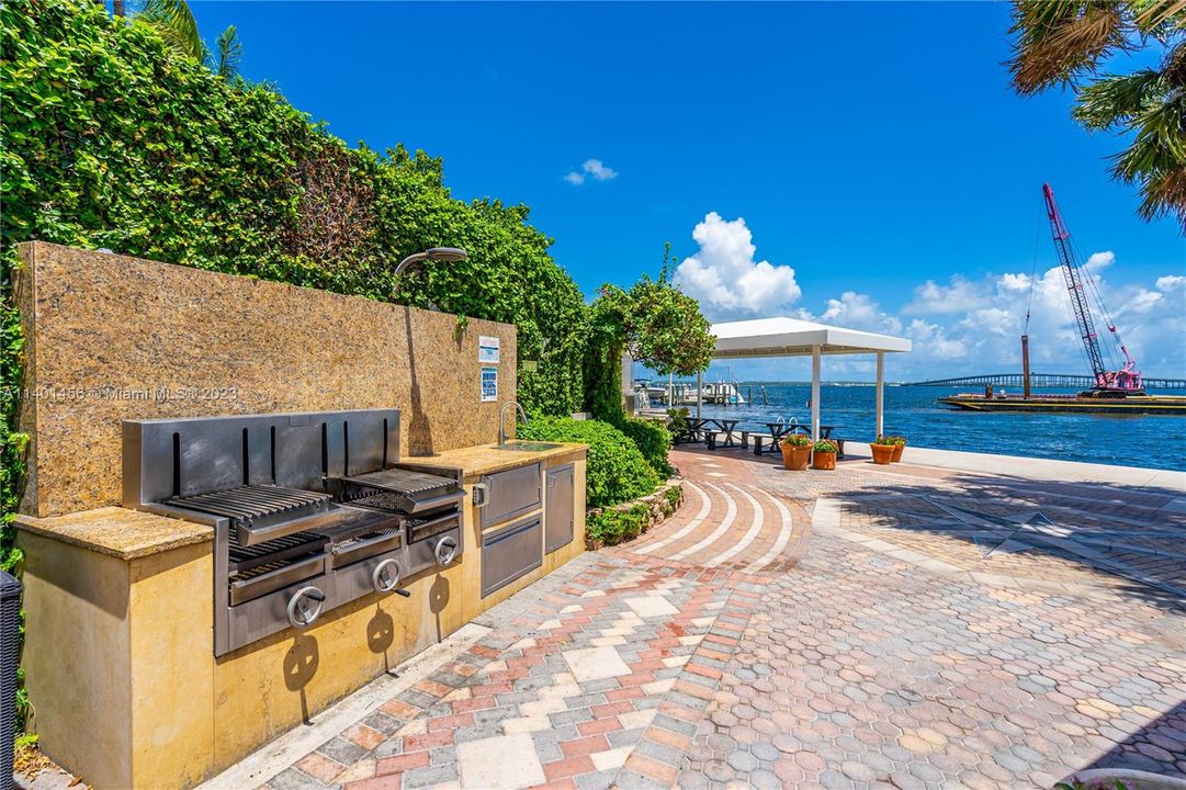 Recently Sold: $1,450,000 (3 beds, 3 baths, 2721 Square Feet)