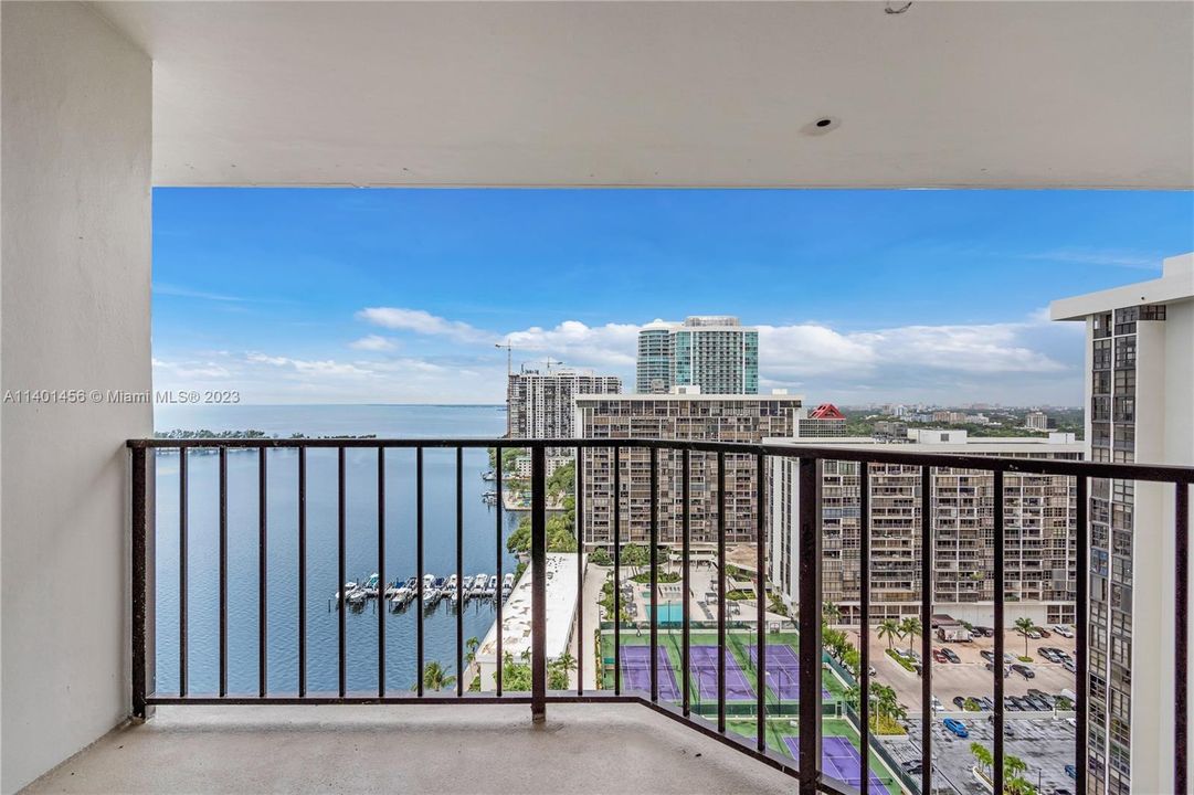 Recently Sold: $1,450,000 (3 beds, 3 baths, 2721 Square Feet)