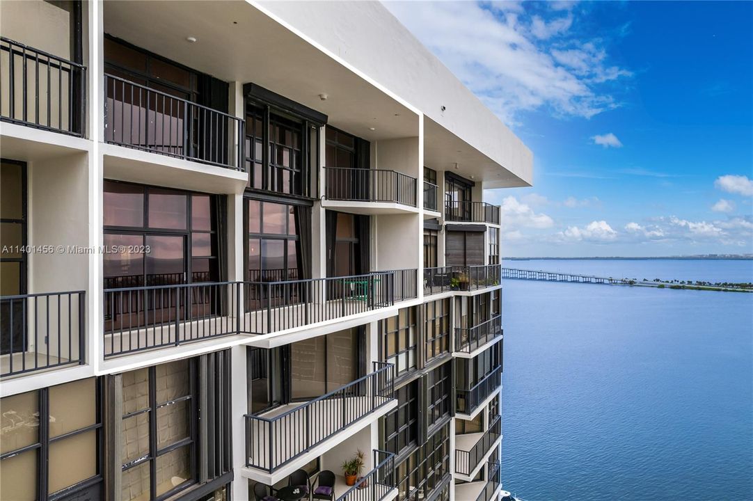 Recently Sold: $1,450,000 (3 beds, 3 baths, 2721 Square Feet)