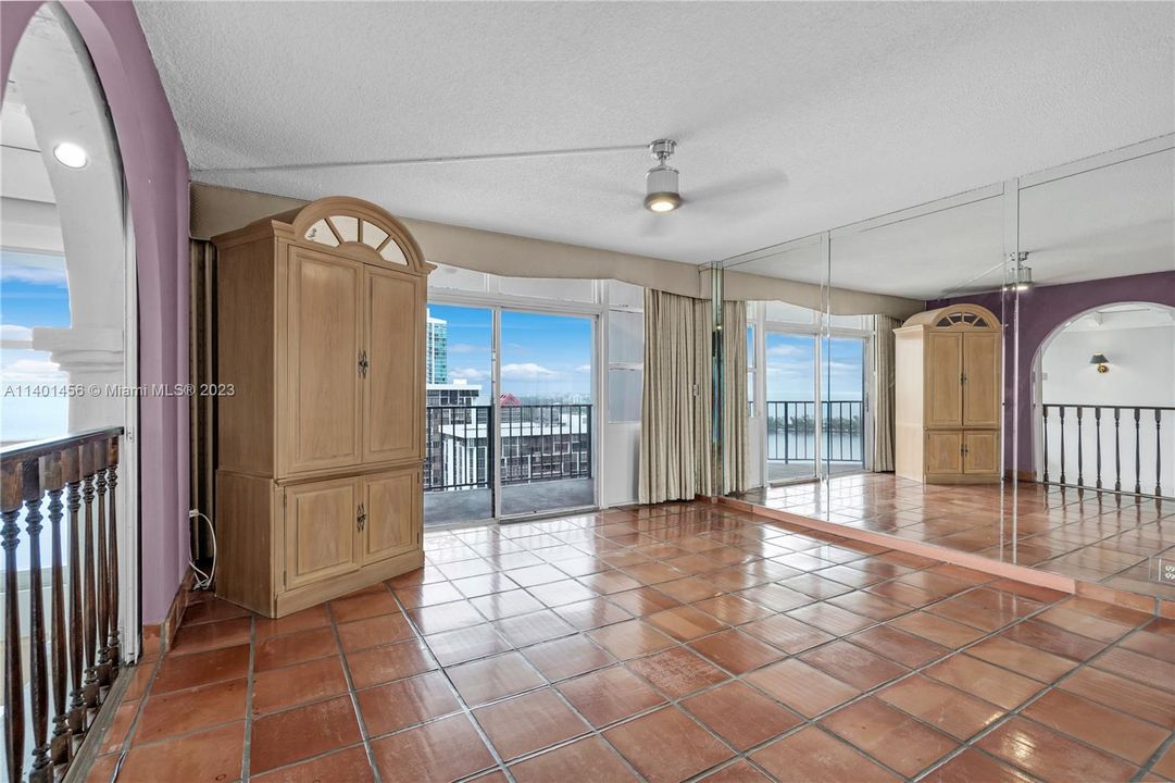 Recently Sold: $1,450,000 (3 beds, 3 baths, 2721 Square Feet)