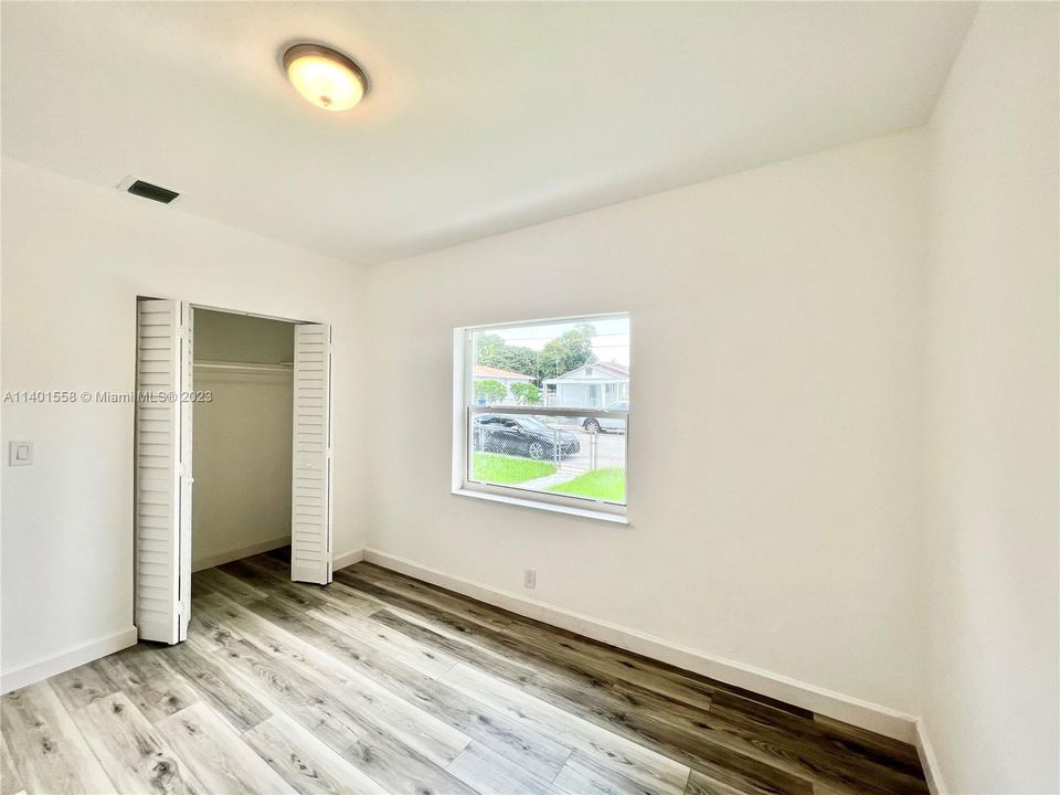 Recently Rented: $2,950 (2 beds, 1 baths, 907 Square Feet)