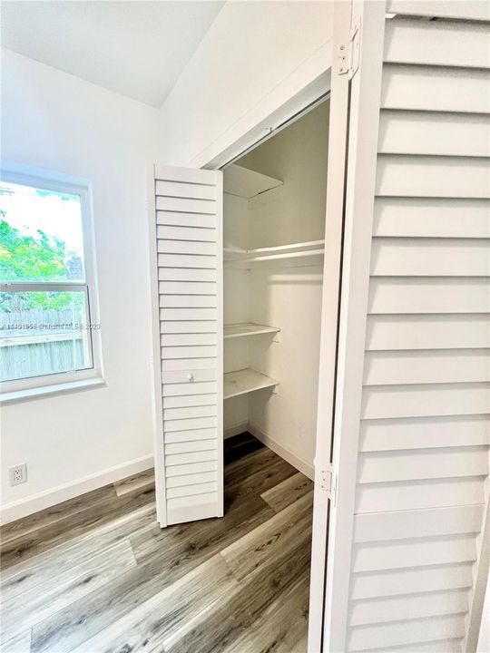 Recently Rented: $2,950 (2 beds, 1 baths, 907 Square Feet)