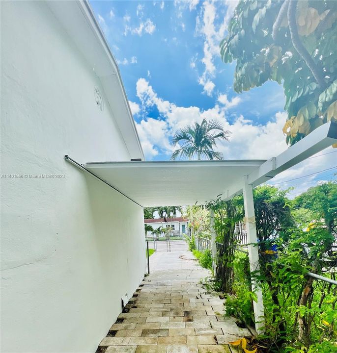 Recently Rented: $2,950 (2 beds, 1 baths, 907 Square Feet)