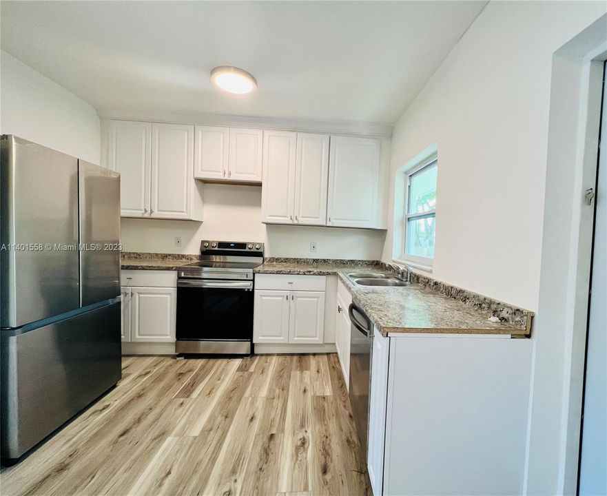 Recently Rented: $2,950 (2 beds, 1 baths, 907 Square Feet)