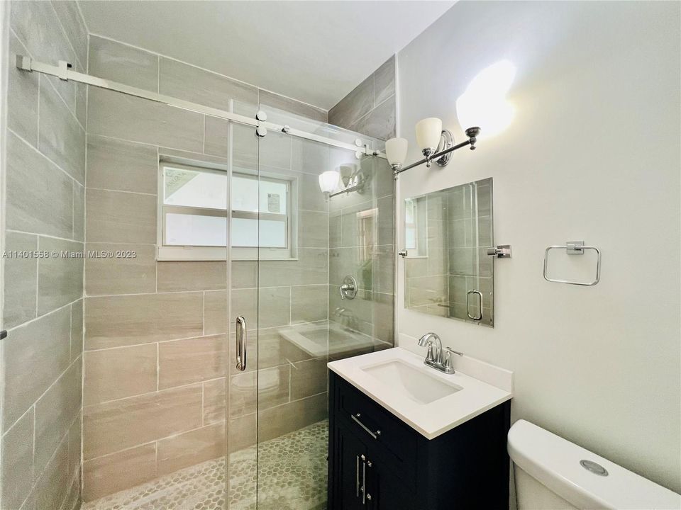 Recently Rented: $2,950 (2 beds, 1 baths, 907 Square Feet)