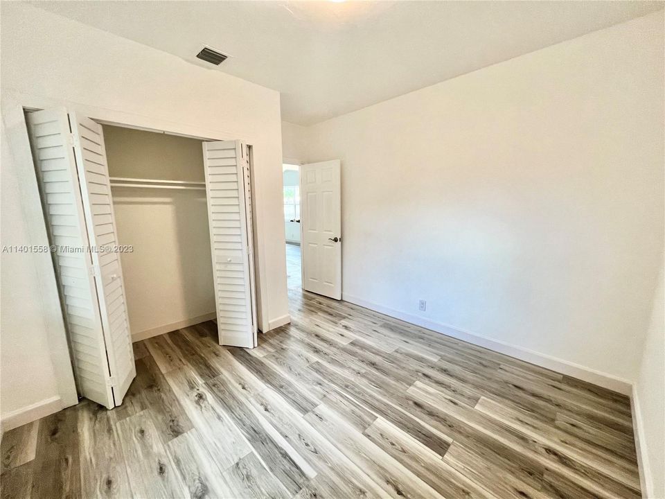 Recently Rented: $2,950 (2 beds, 1 baths, 907 Square Feet)