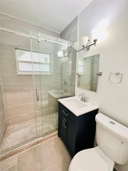 Recently Rented: $2,950 (2 beds, 1 baths, 907 Square Feet)