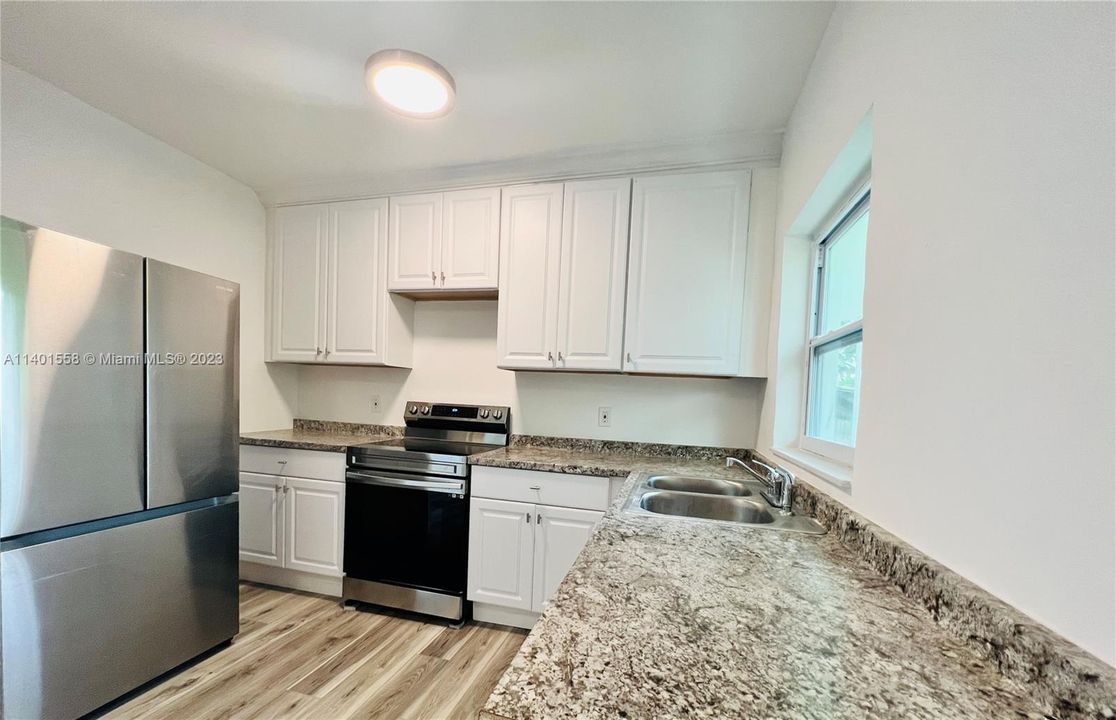 Recently Rented: $2,950 (2 beds, 1 baths, 907 Square Feet)