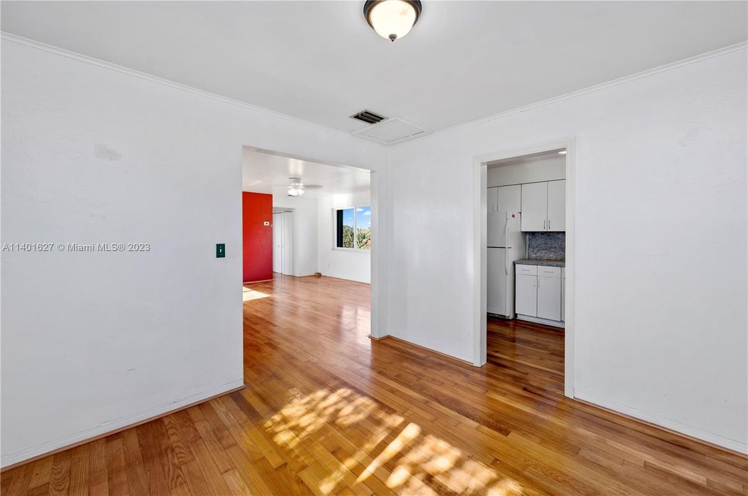 Recently Sold: $450,000 (1 beds, 1 baths, 813 Square Feet)