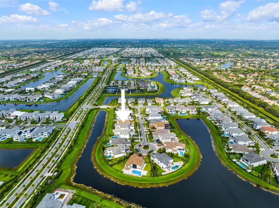 Boca Bridges is within close proximity to award-winning schools, world-renowned shopping, five-star dining, endless entertainment options and beautiful beaches.