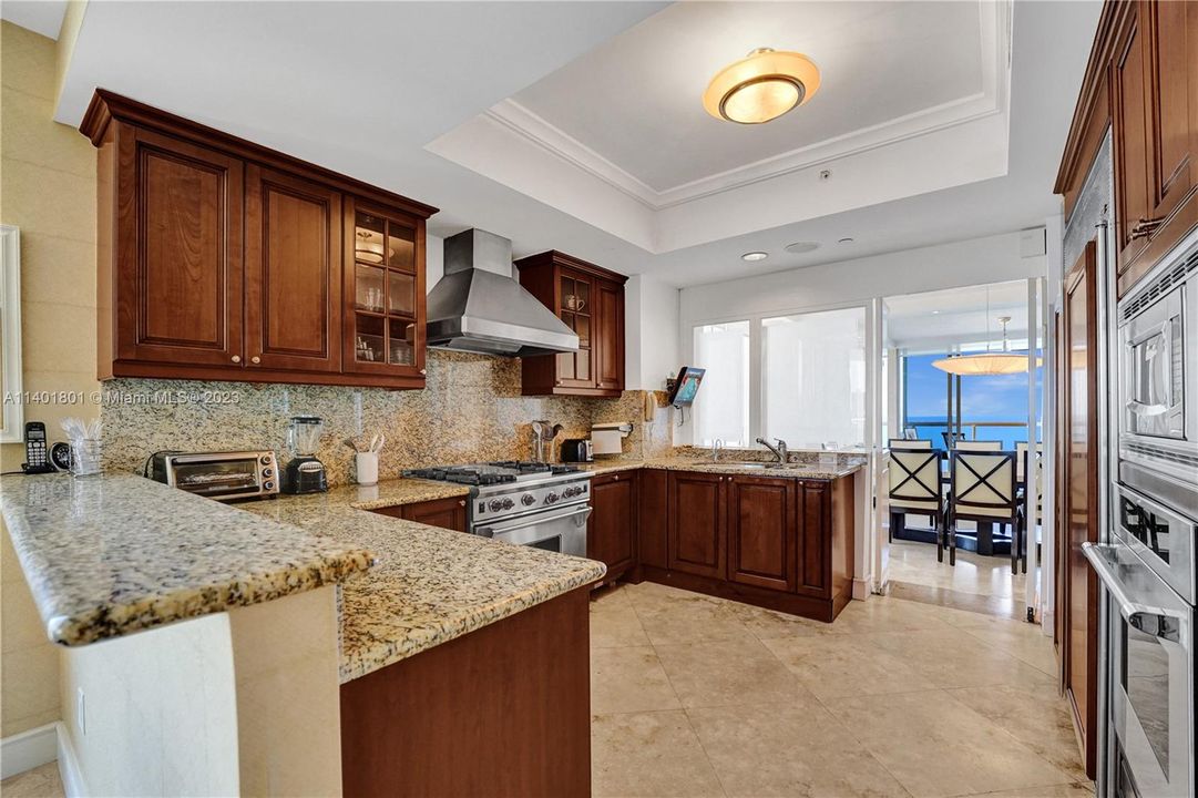 Recently Sold: $3,500,000 (3 beds, 4 baths, 2736 Square Feet)