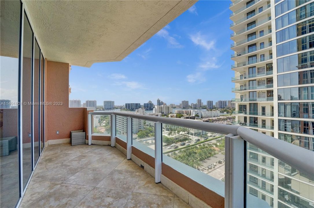 Recently Sold: $3,500,000 (3 beds, 4 baths, 2736 Square Feet)