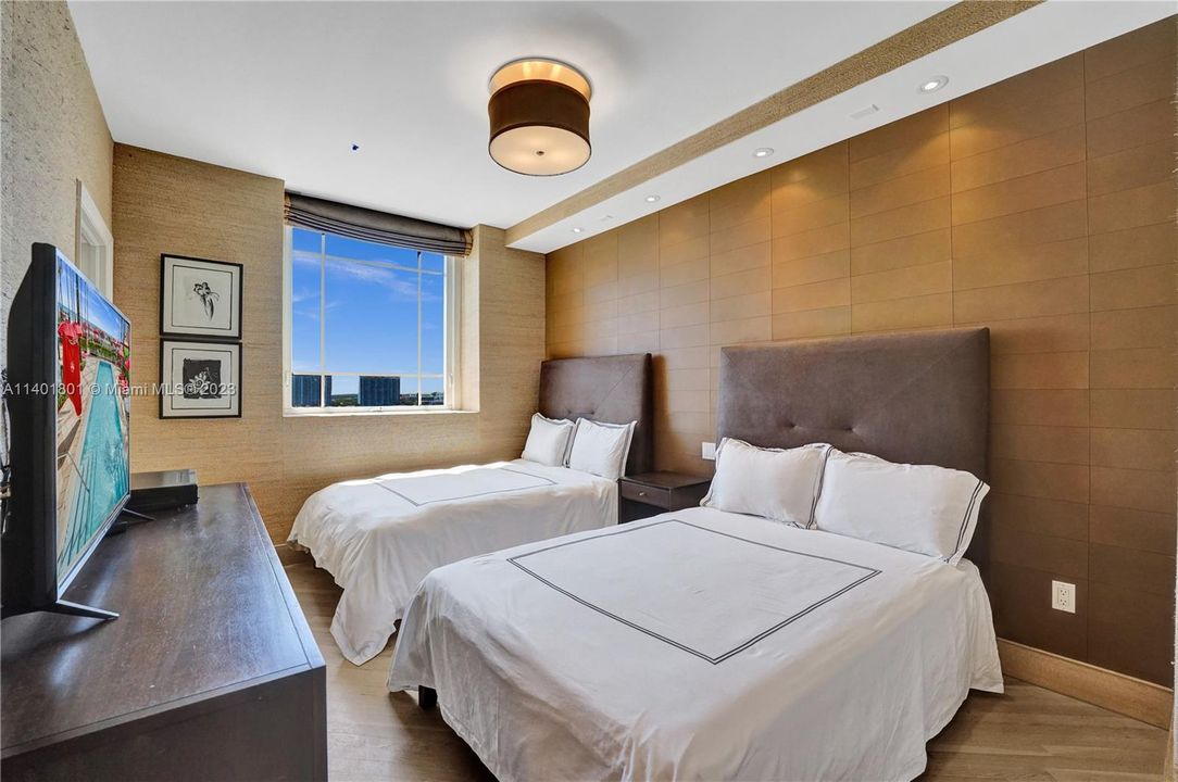 Recently Sold: $3,500,000 (3 beds, 4 baths, 2736 Square Feet)