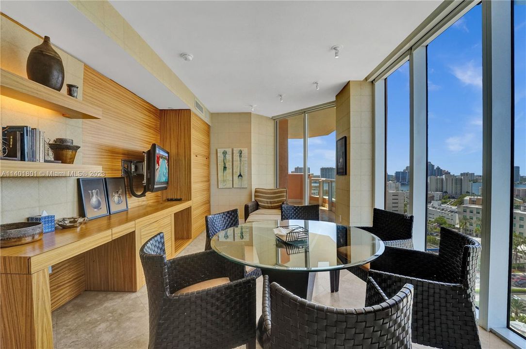 Recently Sold: $3,500,000 (3 beds, 4 baths, 2736 Square Feet)