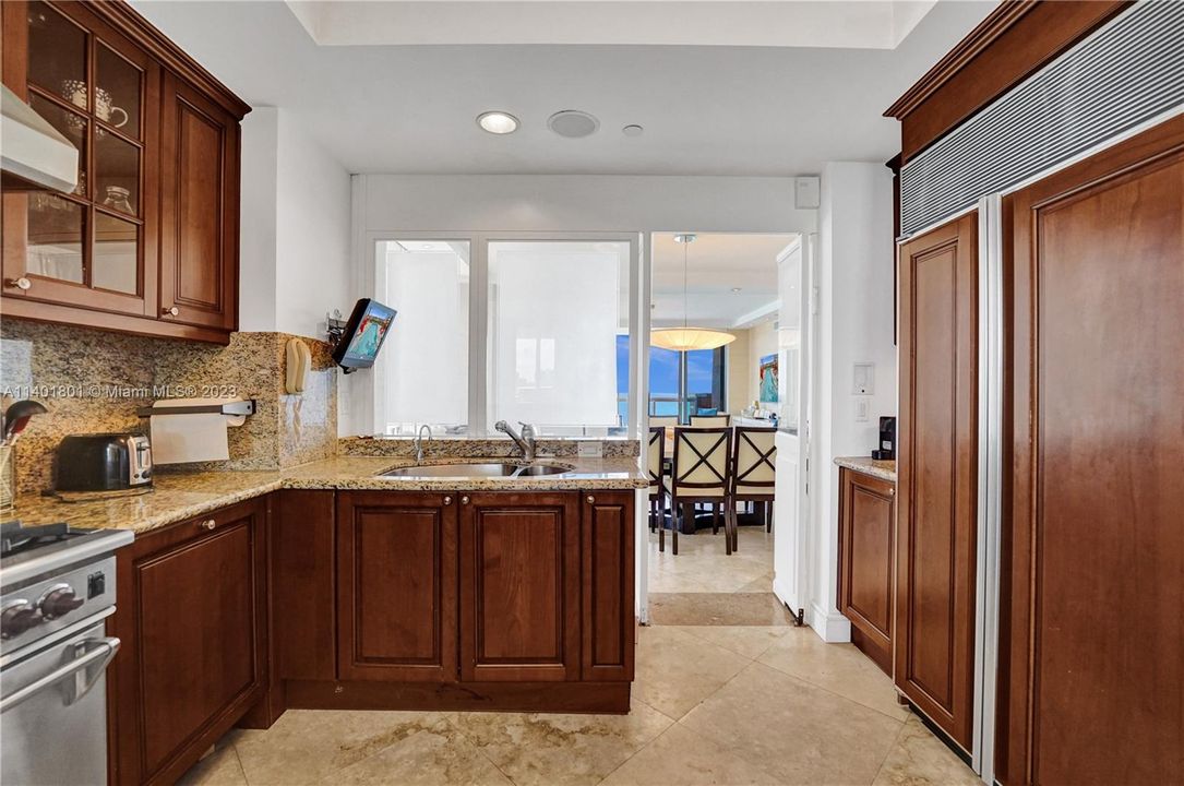 Recently Sold: $3,500,000 (3 beds, 4 baths, 2736 Square Feet)