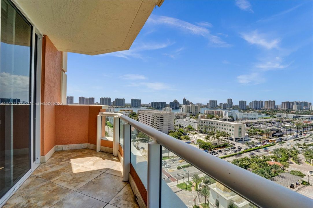 Recently Sold: $3,500,000 (3 beds, 4 baths, 2736 Square Feet)