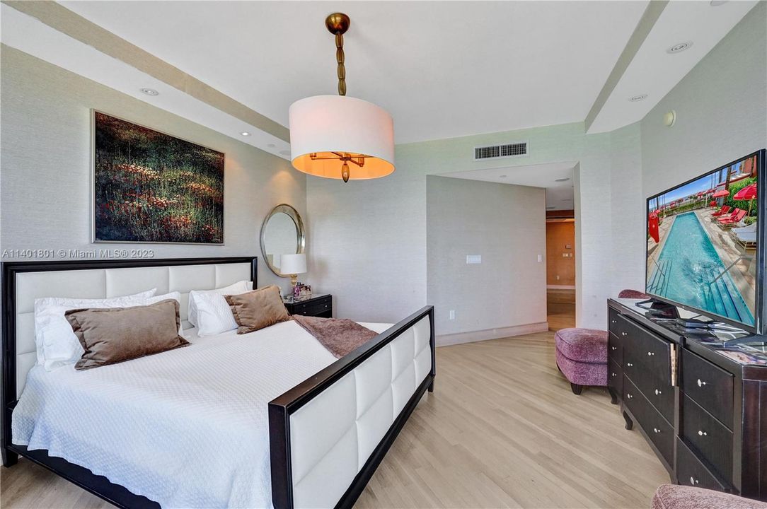 Recently Sold: $3,500,000 (3 beds, 4 baths, 2736 Square Feet)