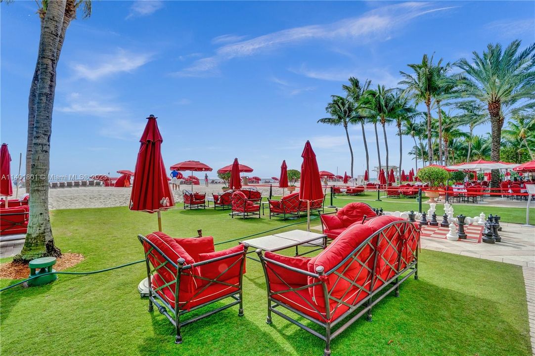 Recently Sold: $3,500,000 (3 beds, 4 baths, 2736 Square Feet)