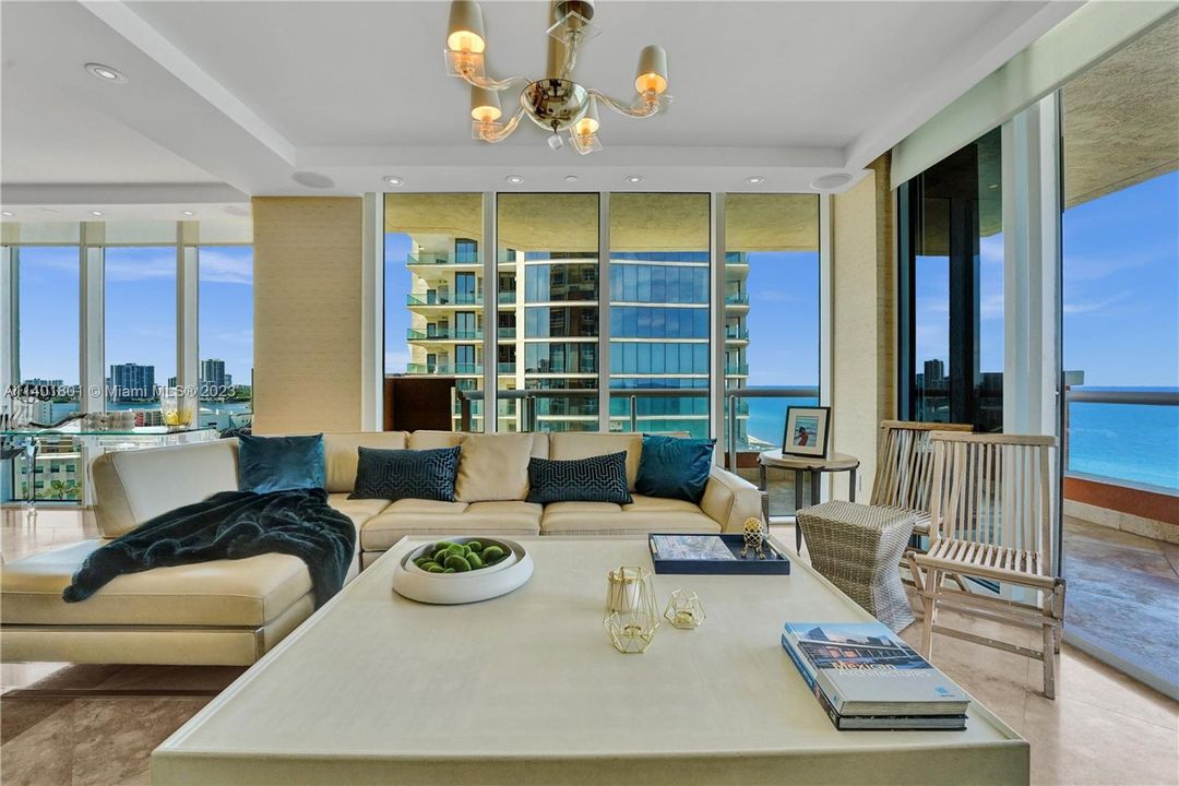 Recently Sold: $3,500,000 (3 beds, 4 baths, 2736 Square Feet)