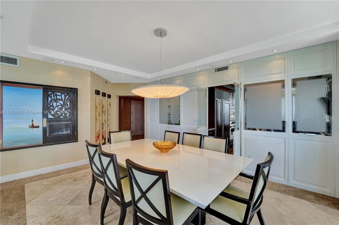 Recently Sold: $3,500,000 (3 beds, 4 baths, 2736 Square Feet)