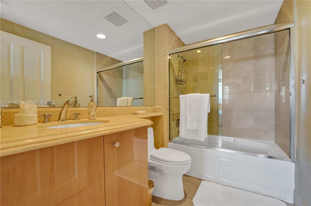 Recently Sold: $3,500,000 (3 beds, 4 baths, 2736 Square Feet)