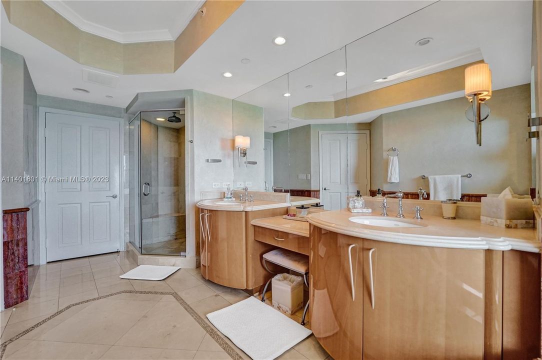 Recently Sold: $3,500,000 (3 beds, 4 baths, 2736 Square Feet)