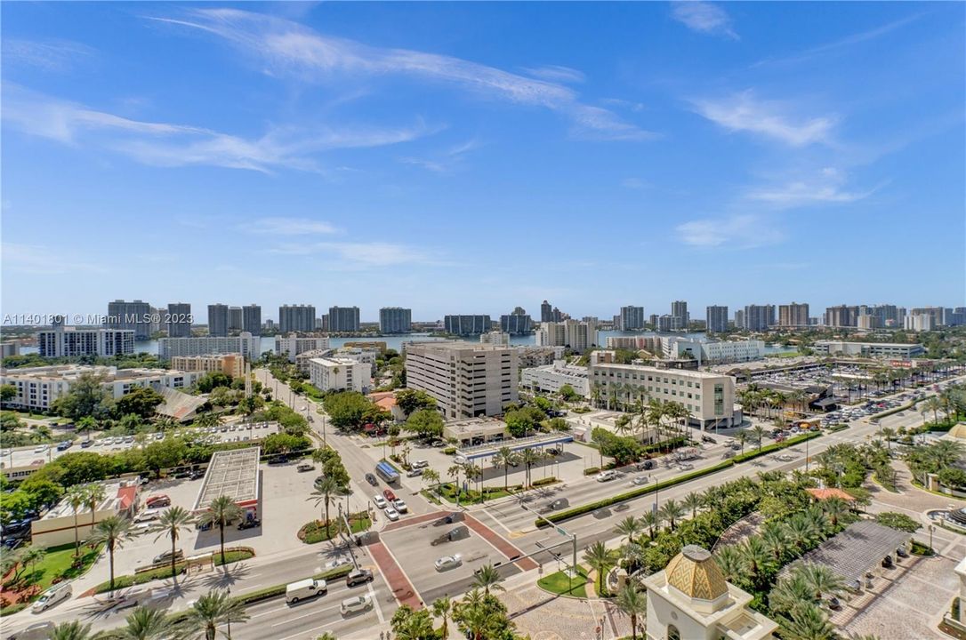 Recently Sold: $3,500,000 (3 beds, 4 baths, 2736 Square Feet)