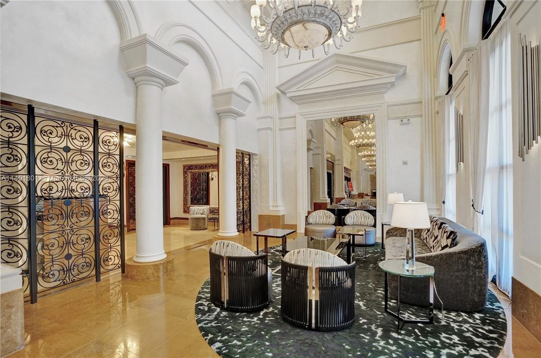 Recently Sold: $3,500,000 (3 beds, 4 baths, 2736 Square Feet)